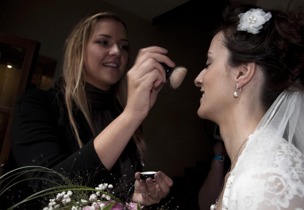 Brud sminkes