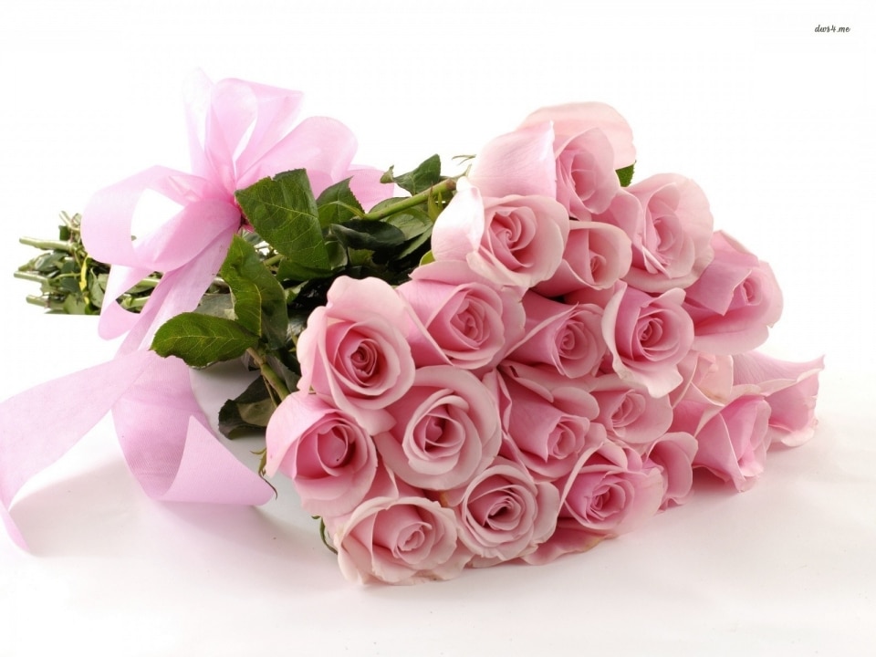 Liggende buket af lyserøde roser