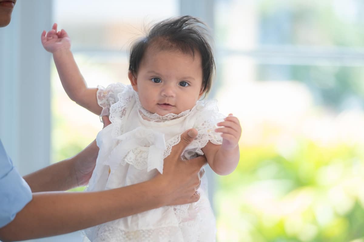 Mor Holder Sin Datter