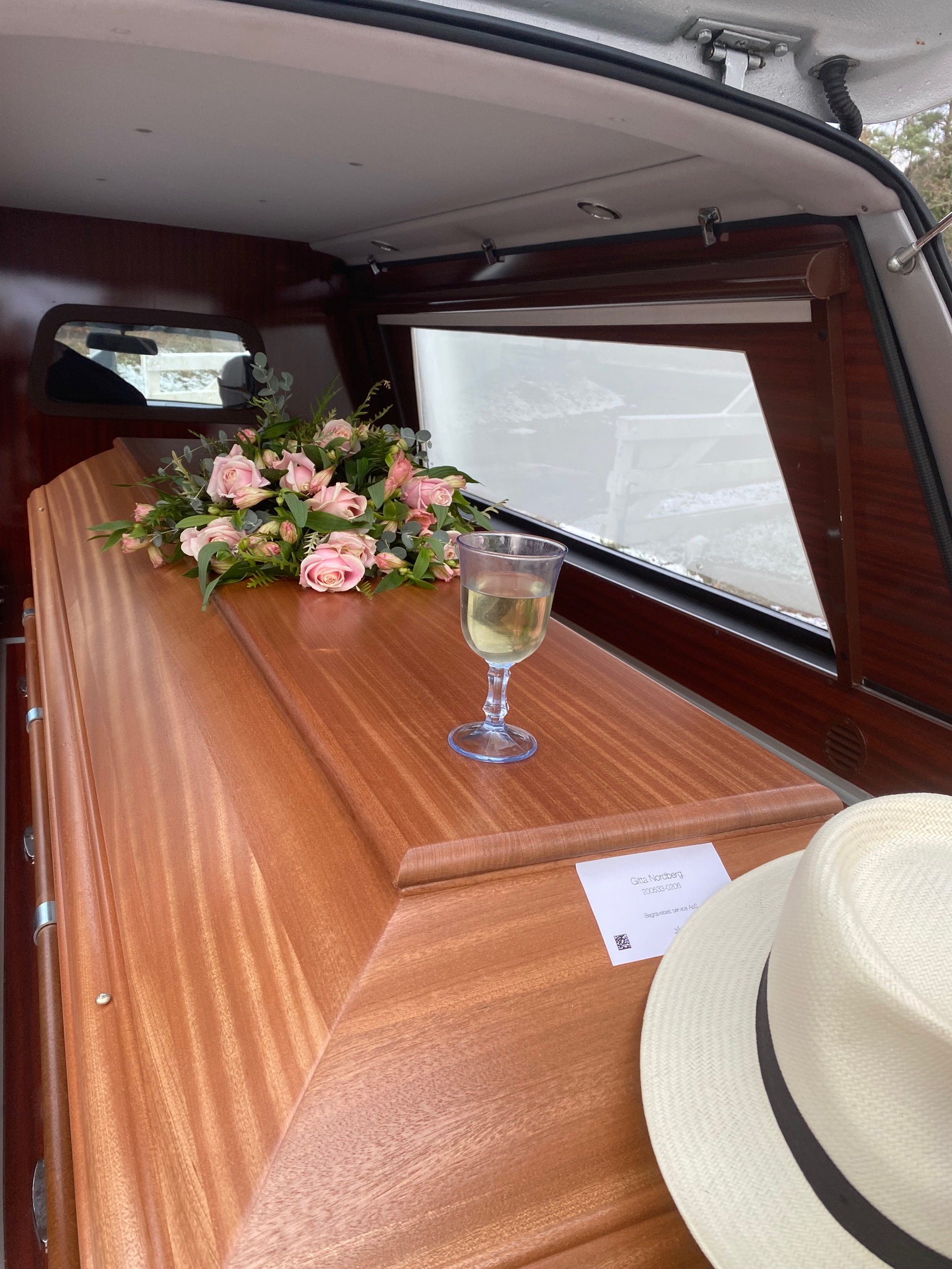 vinglas paa kiste Begravelse